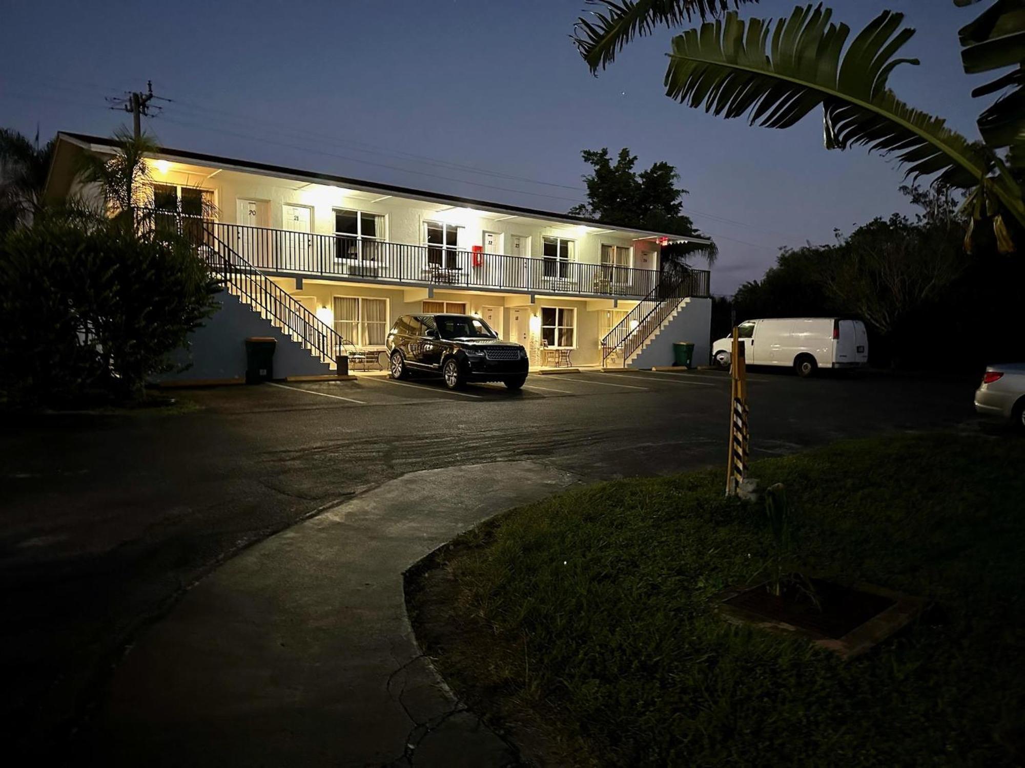 Conty'S Motel เนเปิลส์ ภายนอก รูปภาพ