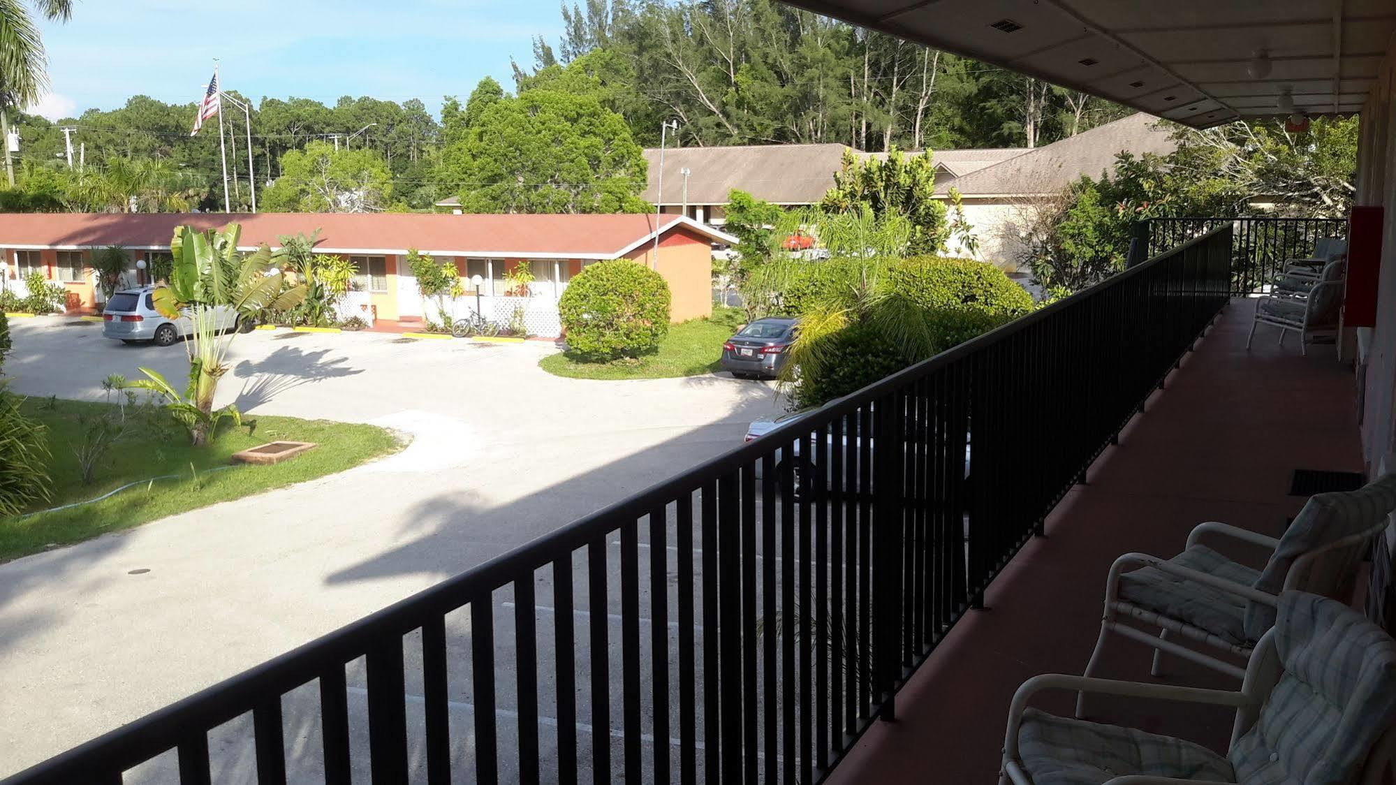 Conty'S Motel เนเปิลส์ ภายนอก รูปภาพ